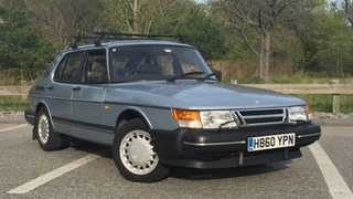 For $7,200, This 1990 Saab 900 SE Could Be Your Right-Hand Man
